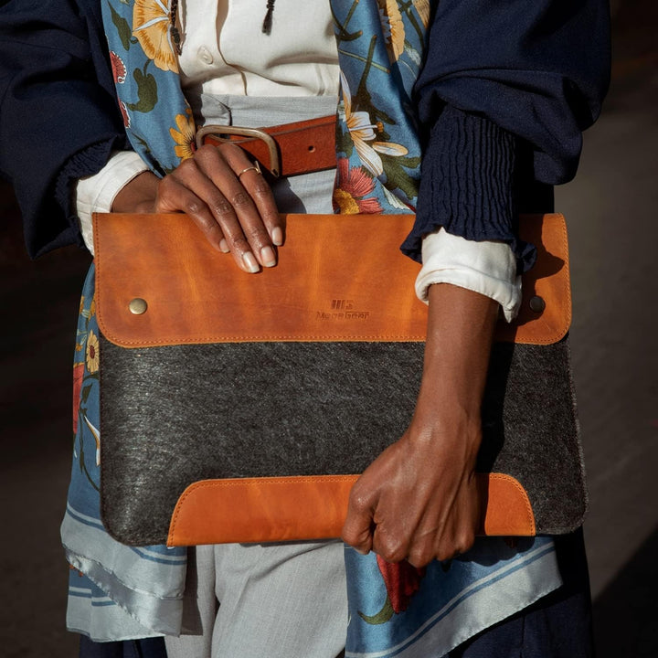 MegaGear MacBook-Tasche aus echtem Leder und Fleece, Laptop-Hülle für MacBook Pro und MacBook Air Hü
