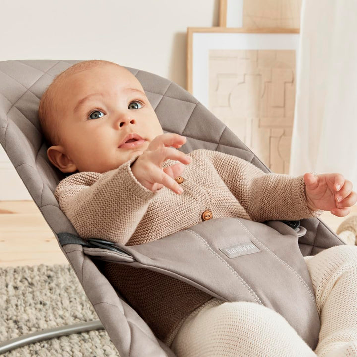 BabyBjörn Babywippe Bliss, Gewebt, Klassische Steppung, Sandgrau Sandgrau Gewebt, Klassische Steppun