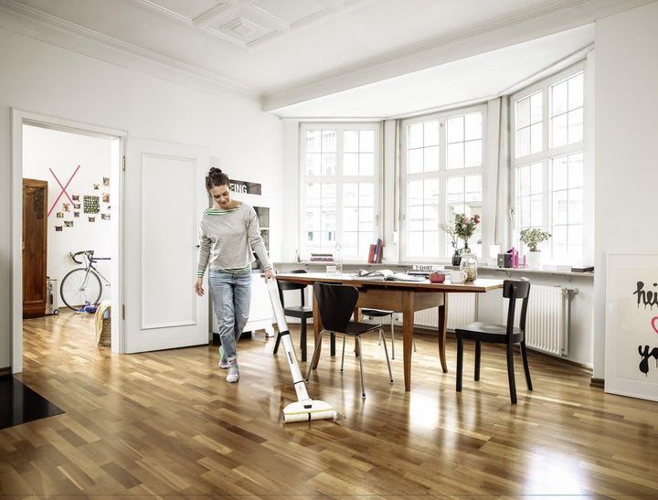 Kärcher Elektrischer Wischmopp EWM 2, kabelloser Bodenreiniger mit 2 rotierenden Mikrofaserwalzen, A
