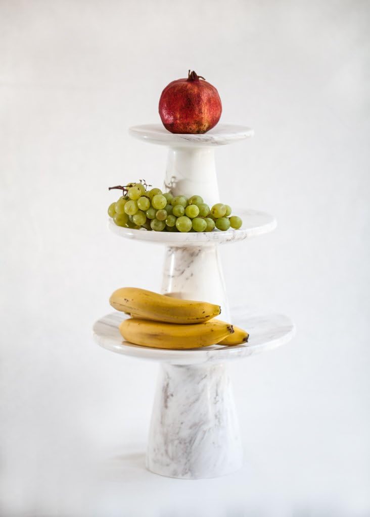 Design Etagere aus weissem Marmor als Servierplatte oder Kuchenteller für die Festtafel 25 x 25 x 17