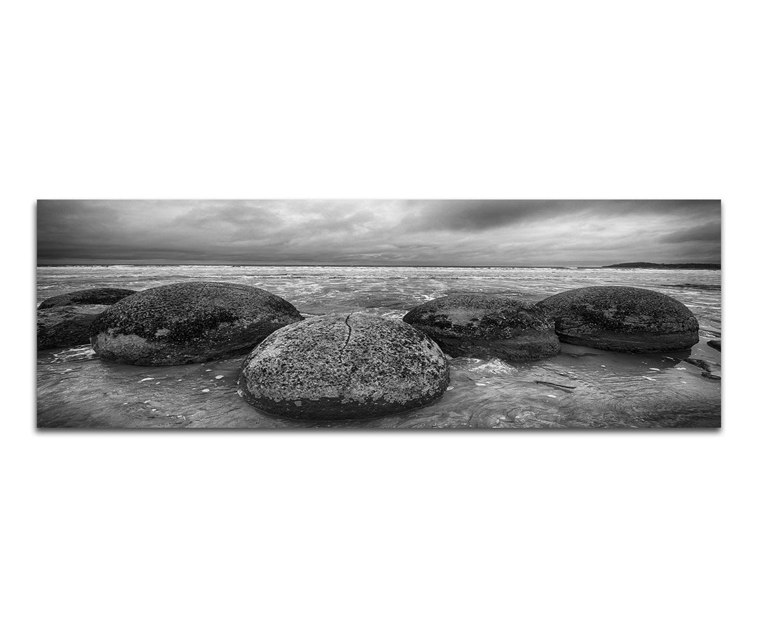 Paul Sinus Art Panoramabild auf Leinwand und Keilrahmen 150x50cm Neuseeland Steine Meer Strand schwa