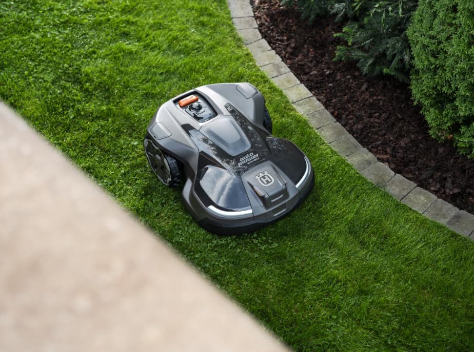 Husqvarna AM305E NERA Mähroboter ohne Begrenzungskabel bis 900 m² mit EdgeCut, EPOS Navigation, WLAN
