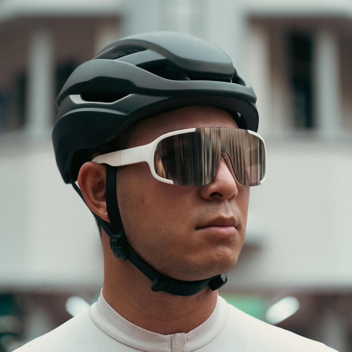 Lumos Leichter Fahrradhelm, Ultra Fly, integrierter Sonnenbrillenanschluss, massgeschneidertes Passf