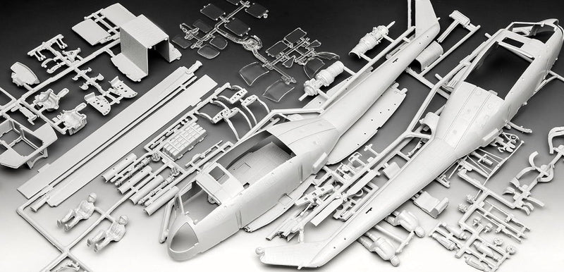 Revell 03867 Bell UH-1D Goodbye Huey, der Teppichklopfer zum Selberbauen, Helikoptermodell 1:32, 40,