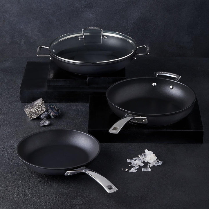 Le Creuset Aluminium-Antihaft Pfanne, hoch, Ø 24 cm, PFOA-frei, Für alle Herdarten inkl. Induktion g