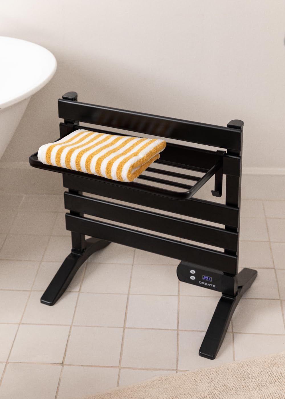 CREATE / WARM Towel Mini 150W / Elektrischer Badheizkörper Schwarz mit Standfüssen und Regal / 52,3x