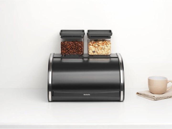 Brabantia Rollbrotkasten - Kompakte Aufbewahrungsbox für Brot, Bagels und Brötchen auf der Arbeitspl