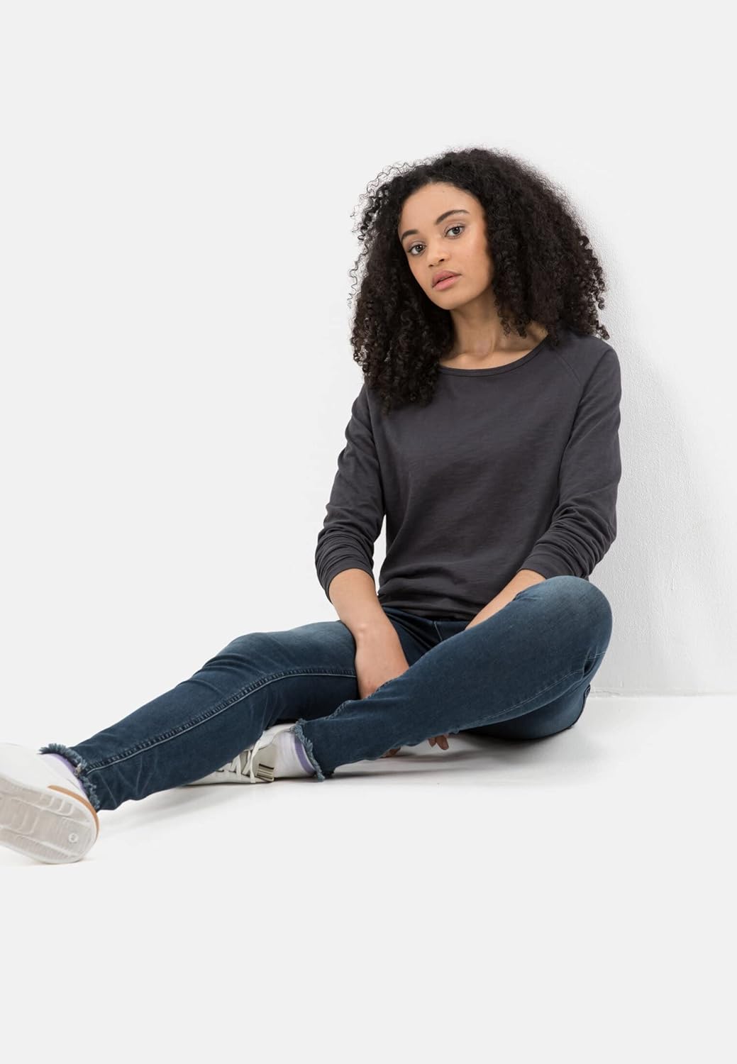 camel active Damen Basic Langarm T-Shirt mit Rundhalsausschnitt aus Reiner Baumwolle, Dunkelgrau
