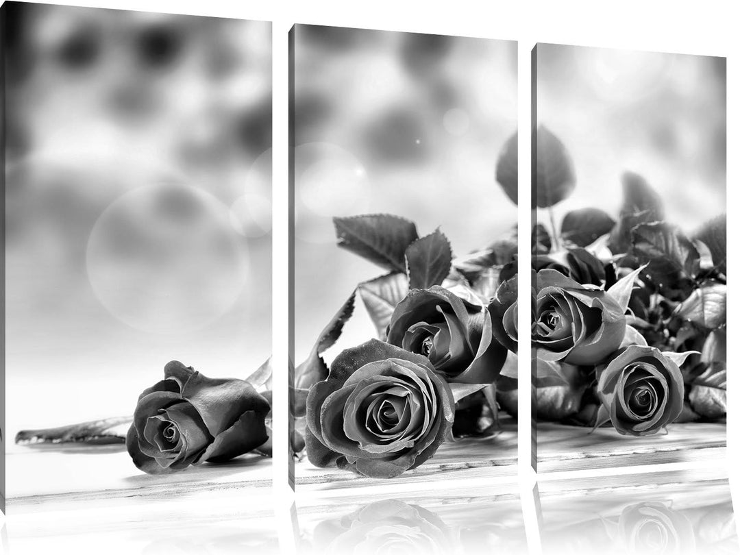 Pixxprint Rosenstrauss auf Holztisch als Leinwandbild/Grösse: 3 Teilig (120x80) cm/Wandbild/Kunstdru