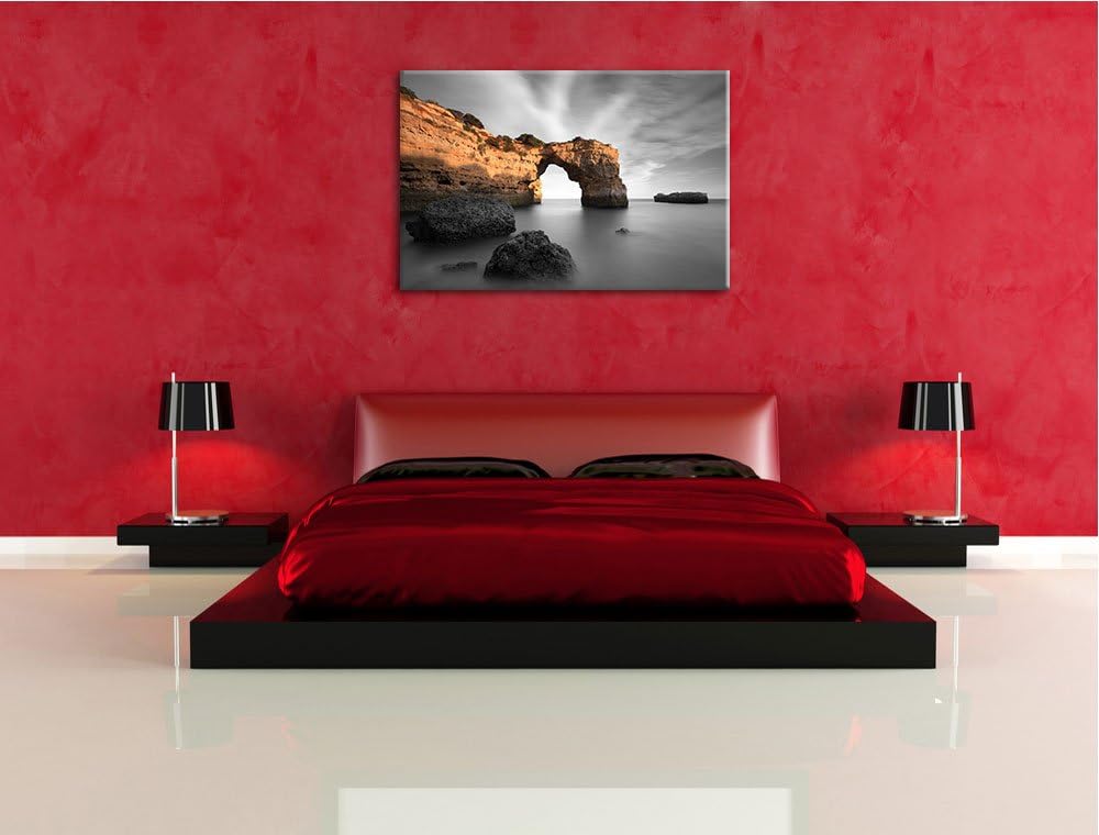 Berg mit Torbogen über dem Meer schwarz/weiss Format: 100x70 auf Leinwand, XXL riesige Bilder fertig