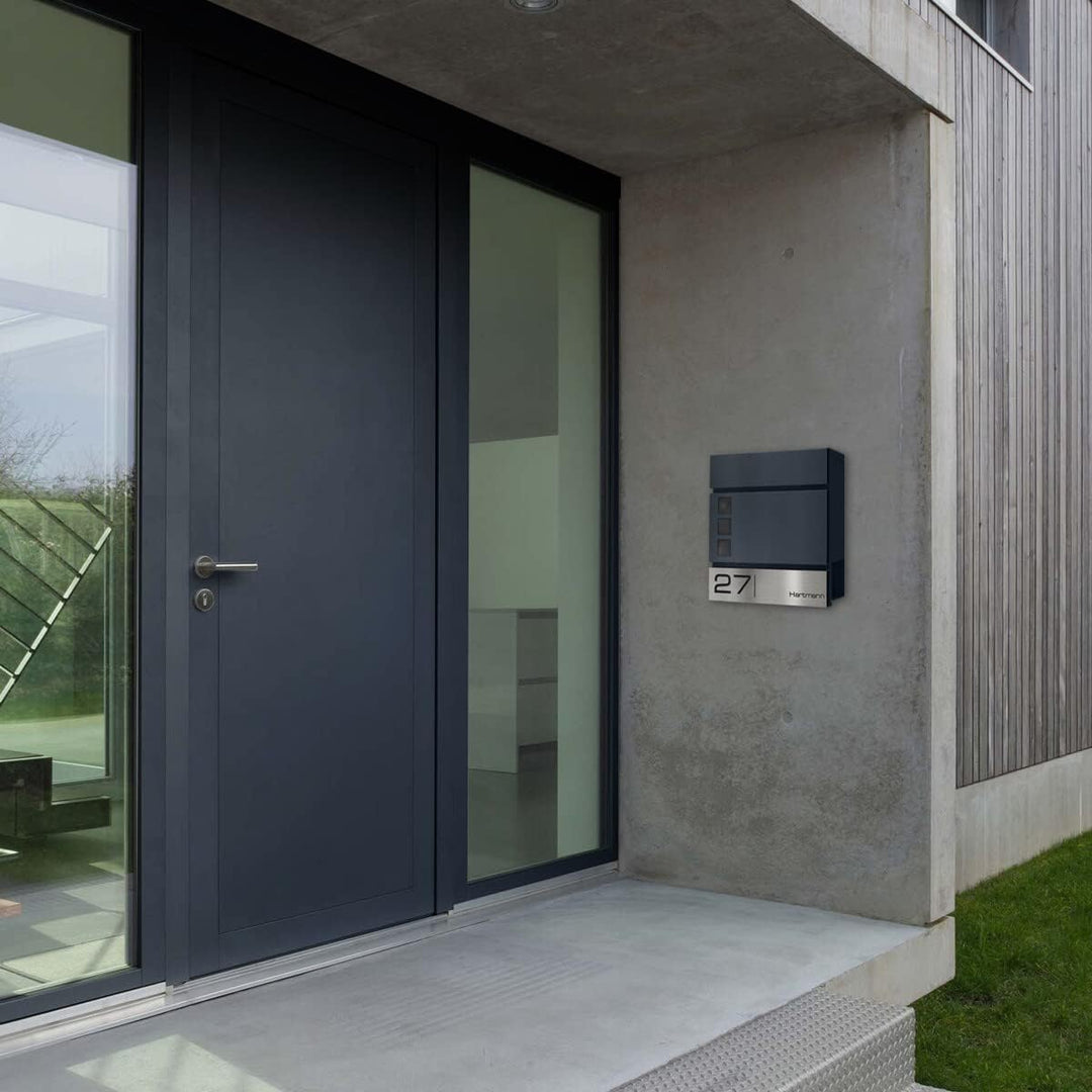 Metzler Briefkasten Anthrazit RAL 7016 Stahl mit Sichtfenster - Edelstahl Laser Gravur Namensschild