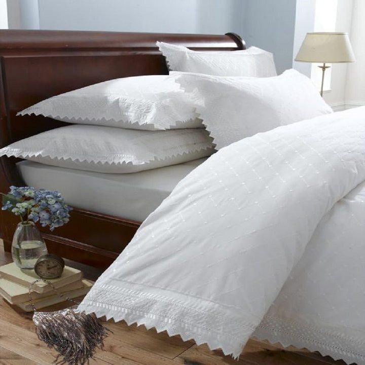 Balmoral Broderie Anglais Percale Duvet Cover and 2 Pillowcases Bedding Bed Set, Cotton, White, Supe