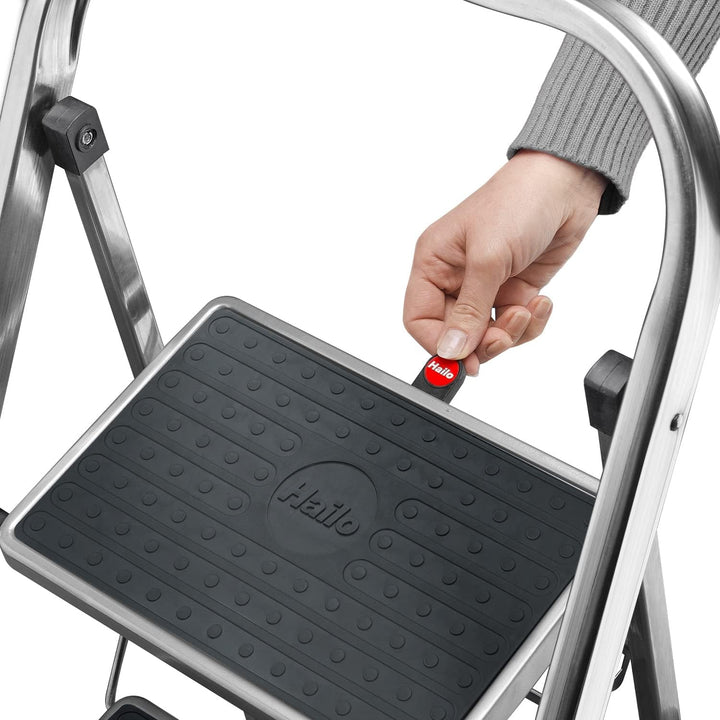 Hailo Alu-Klapptritt StandardLine, 2 grosse Stahl-Stufen bis 150 kg, kleine Alu Leiter mit Anti-Ruts