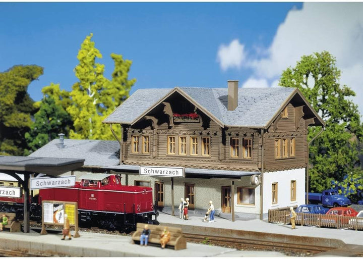 FALLER Bahnhof Schwarzach Modellbausatz mit 126 Einzelteilen 251 x 120 x 74 mm I Modelleisenbahn Zub