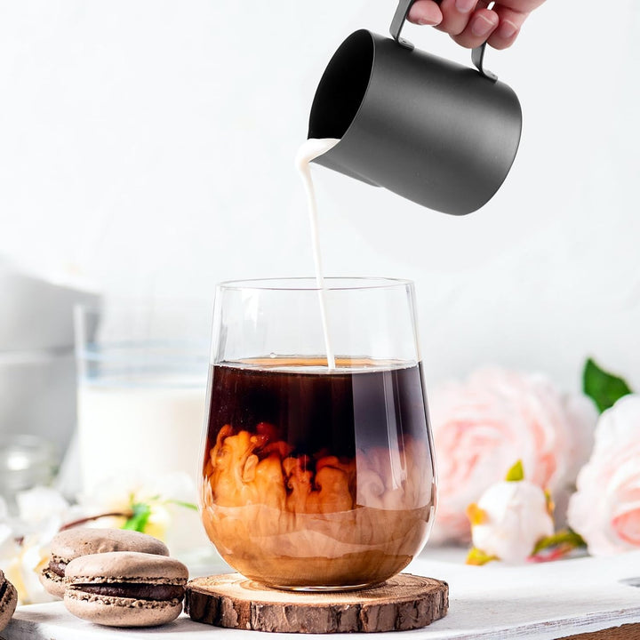 MIVIDE 2 Stück 350ml Milchkännchen Edelstahl Kit, Milchkanne Schwarz mit Messung Mark und Latte Art