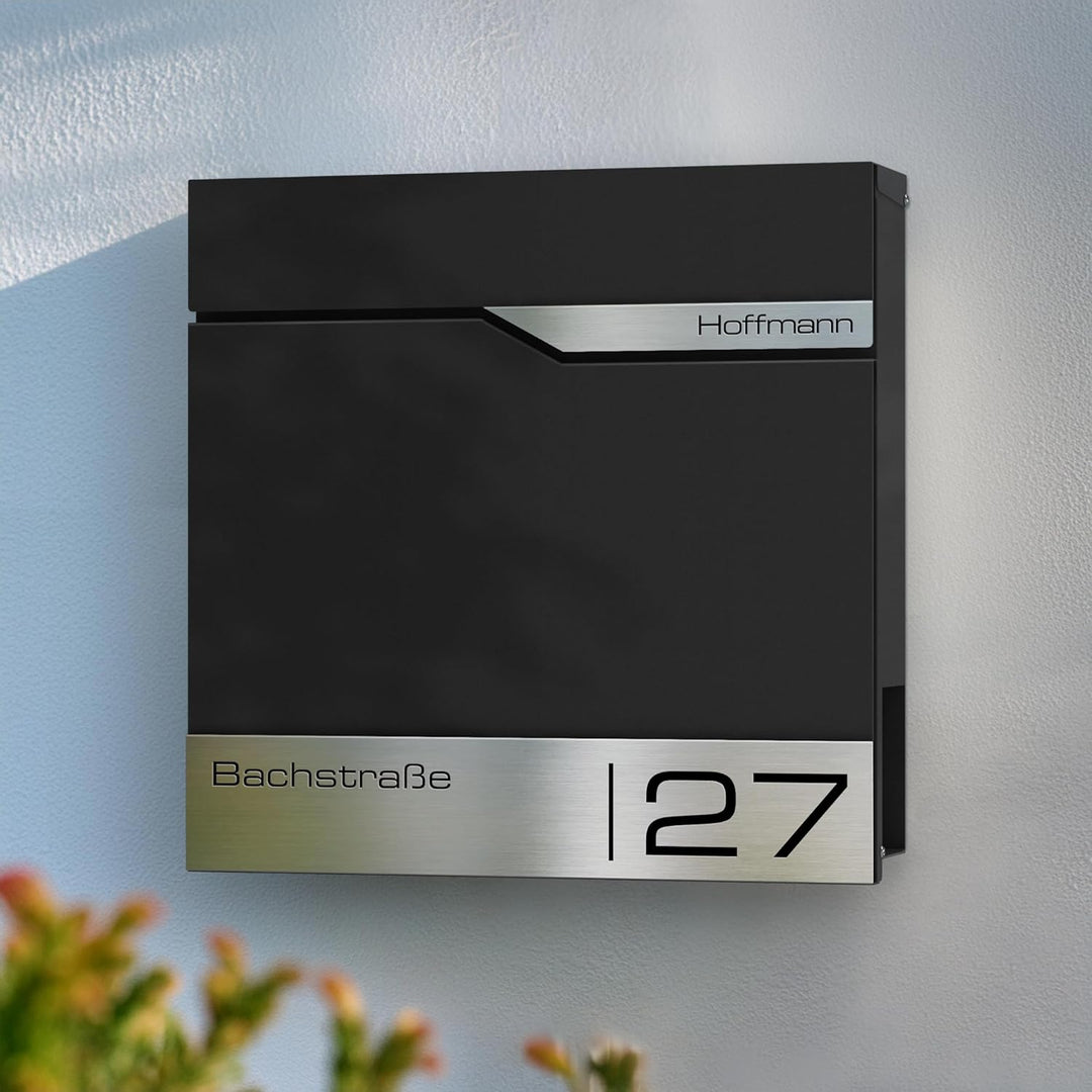 Metzler moderner Briefkasten Schwarz matt personalisiert mit Edelstahl-Namensschild, RAL9005 Tiefsch