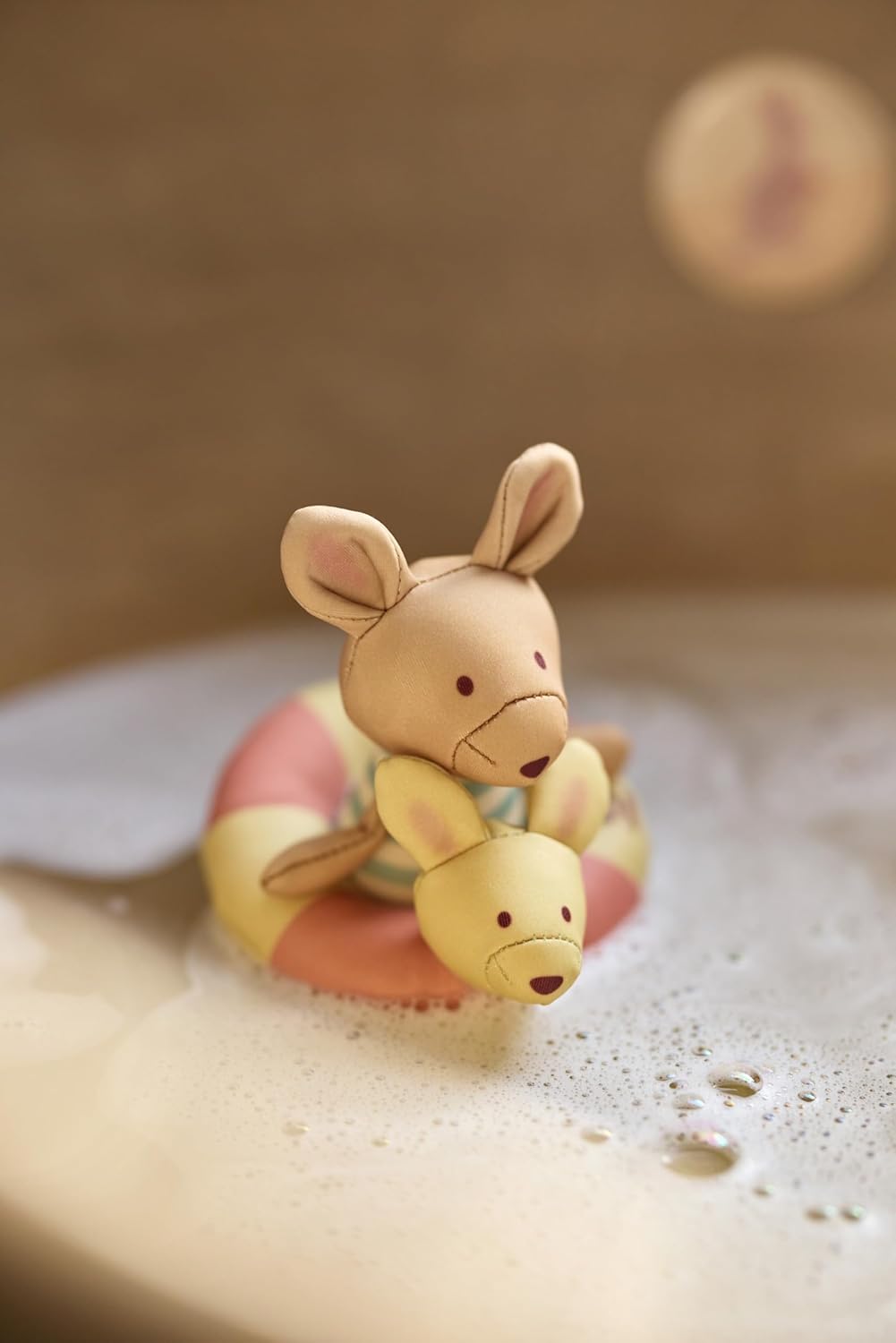 Jollein Badepuppe Baby – Kangaroots – Schwimmende Badewanne Puppe mit Abnehmbarem Schwimmring – Spie