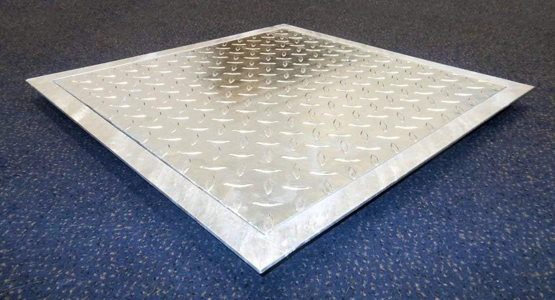 Schachtdeckel Vollverzinkt mit Rahmen / 15 x 15 cm/Riffelblech Schachtabdeckung Kanaldeckel Abdeckka