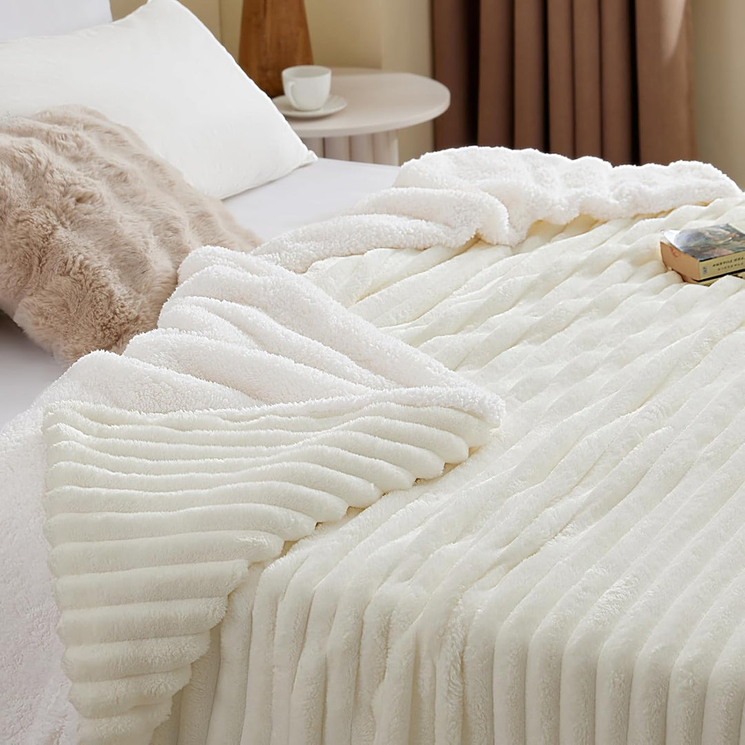 WAVVE Decke Sherpa Kuscheldecke Flauschig Creme - Extra Warme Dicke Weiche Grobe Kordecke Sofaüberwu