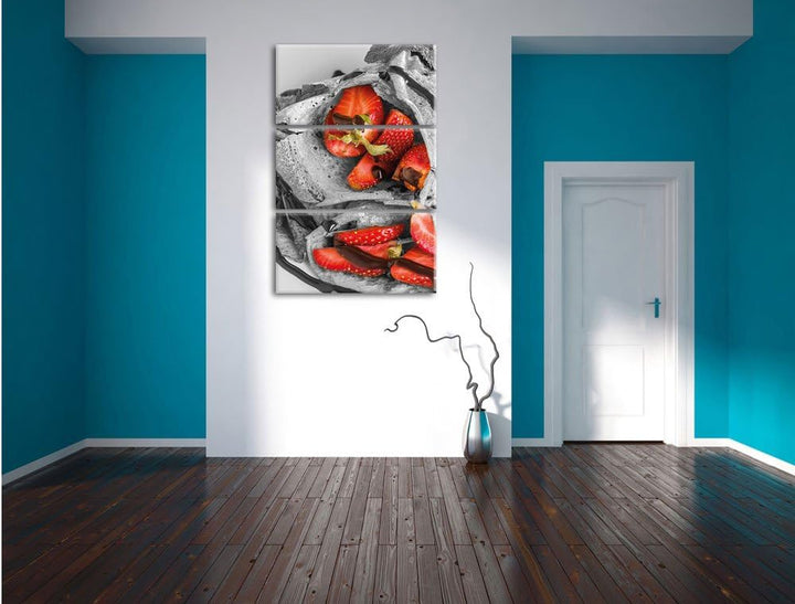 Pixxprint leckere Crepes mit Erdbeeren und Schokoglasur schwarz/weiss 3-Teiler Leinwandbild 120x80 B