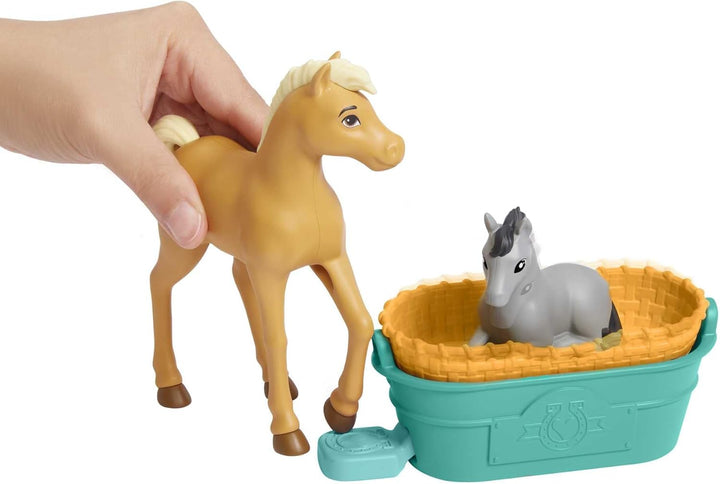 Dreamworks Spirit HCH37 - Luckys Tierbaby-Pflegestation, Pony & Fohlen, Puppe Lucky (18 cm), Pflegeb