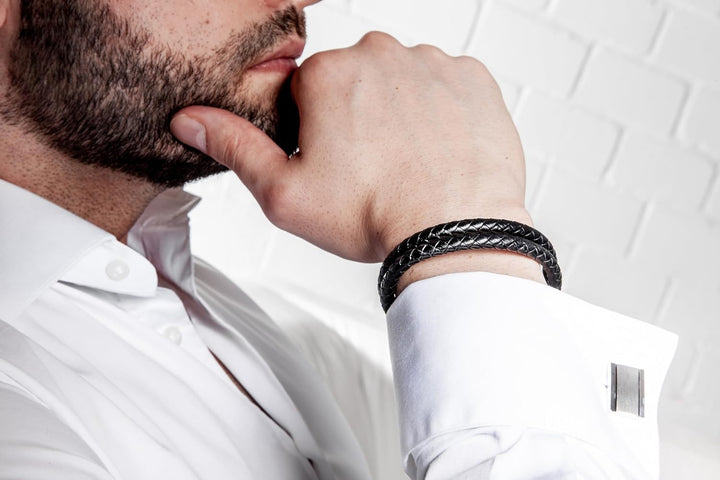 SERASAR Premium Lederarmband für Männer in Schwarz | Magnetverschluss aus Edelstahl in Schwarz, Silb
