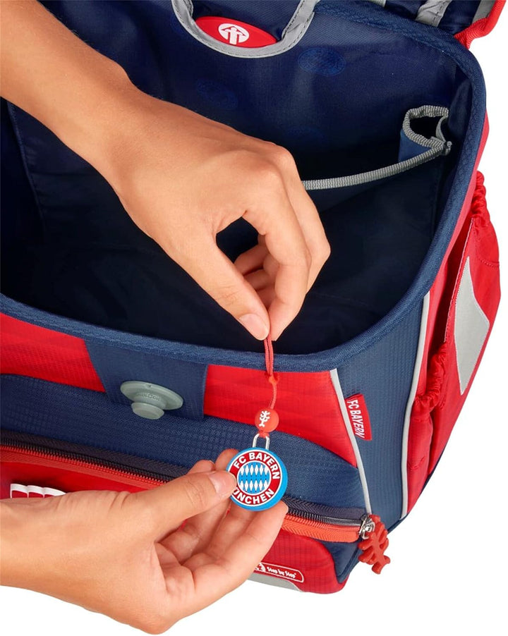 Step by Step Magic Mags FC Bayern „Torwart“, 3-teilig, 2 Magnet-Applikationen und 1 Anhänger, Fussba
