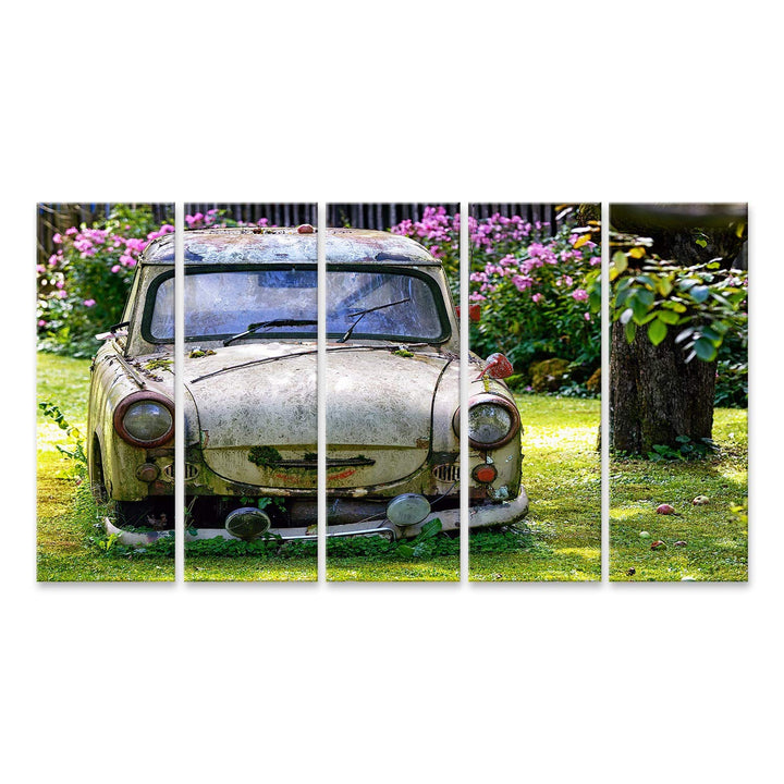 islandburner Bild auf Leinwand Ein alter Trabant in einem Garten Bilder Wandbilder Poster Leinwand 1