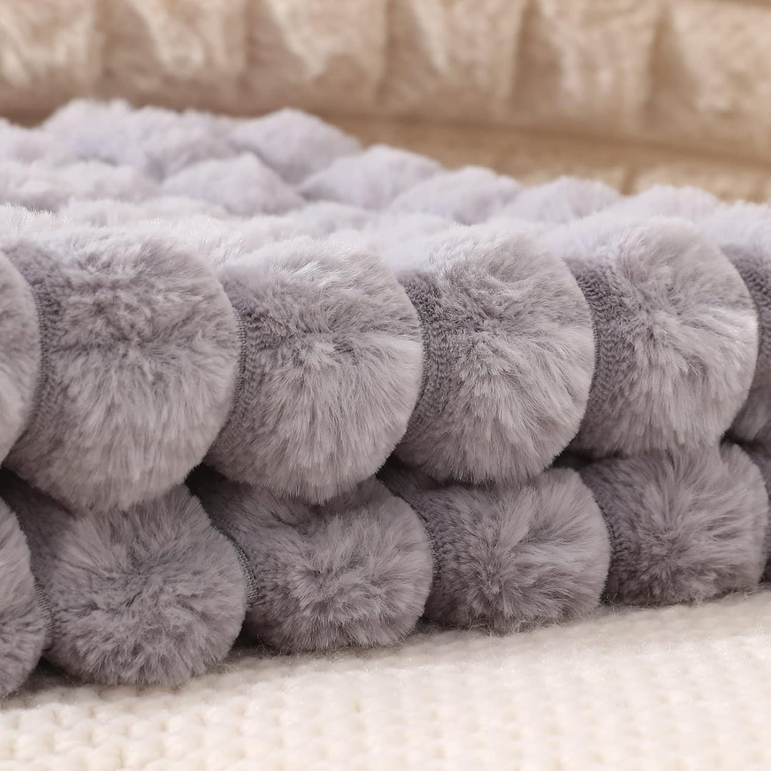 Mandioo 2er Set Super Soft Plüsch Faux Pelz Dekokissen Kissenbezüge 50x50 cm Hellgrau, Plaid Textur