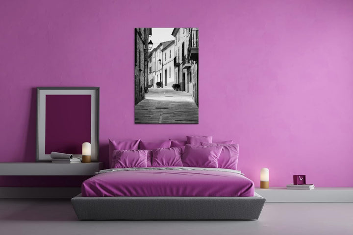 Fussweg in der Altstadt Format: 100x70 cm Effekt: Schwarz&amp;Weiss als Leinwandbild, Motiv fertig gerah