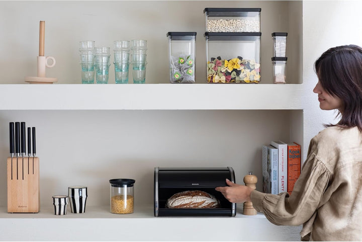Brabantia Rollbrotkasten - Kompakte Aufbewahrungsbox für Brot, Bagels und Brötchen auf der Arbeitspl