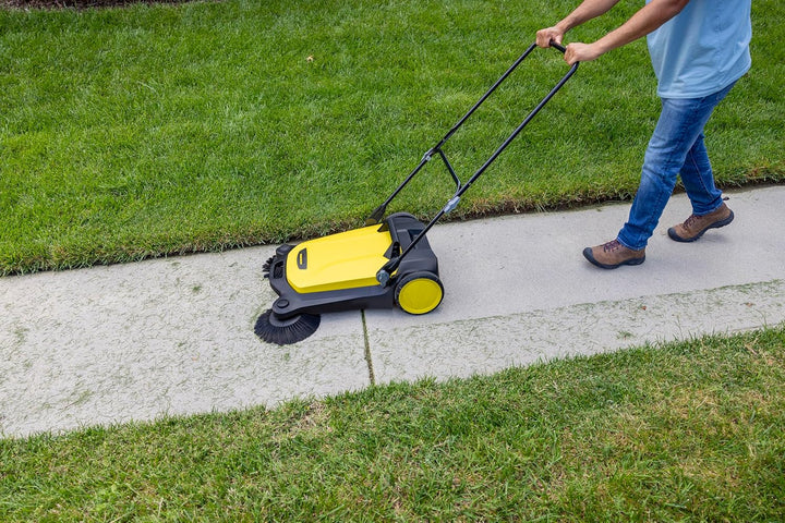 Kärcher S 4 Twin Walk-Behind Outdoor Hand Push Bodenkehrer – 5,25 Gallonen Kapazität, 68,1 cm Kehrbr