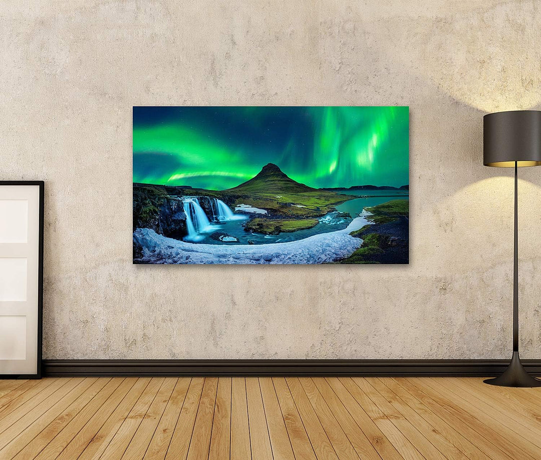 islandburner Bild auf Leinwand Nordlicht Aurora Borealis Kirkjufell Island Berge Winter Bilder Wandb