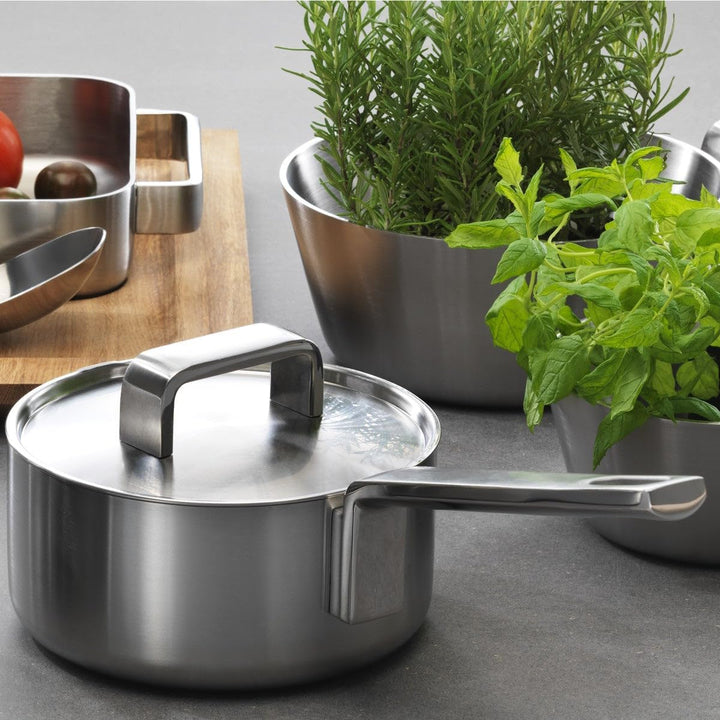 Iittala 1010453 Tools Stielkasserolle mit Deckel 2l, Edelstahl Stielkasserolle mit Deckel 2 l, Stiel
