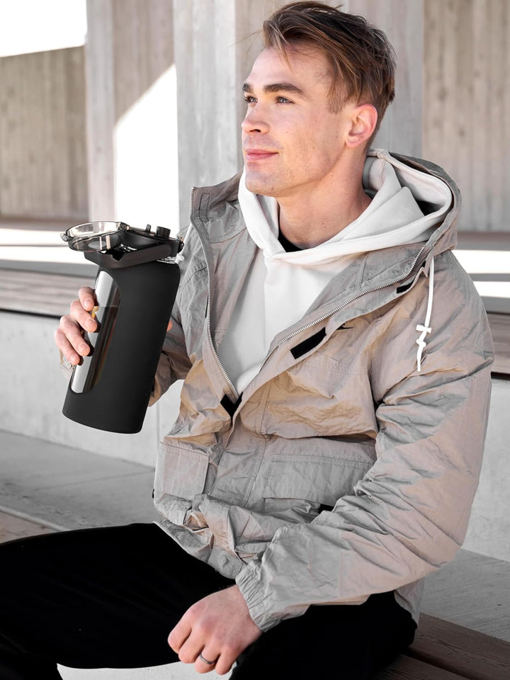 spottle Glasflasche 2 Liter - Trinkflasche 2L Glas mit Strohhalm - Grosse Wasserflasche mit Schutzhü