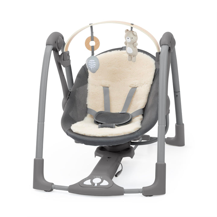 Ingenuity Every Season Swing 'n Go Tragbare Schaukel - Kühlende und wärmende Stoffe, Spielzeugstange