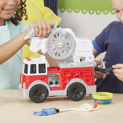 Play-Doh E6103EU5 Wheels Feuerwehrauto Spielzeug mit 5 Dosen einschliesslich Wasserknete, für fantas