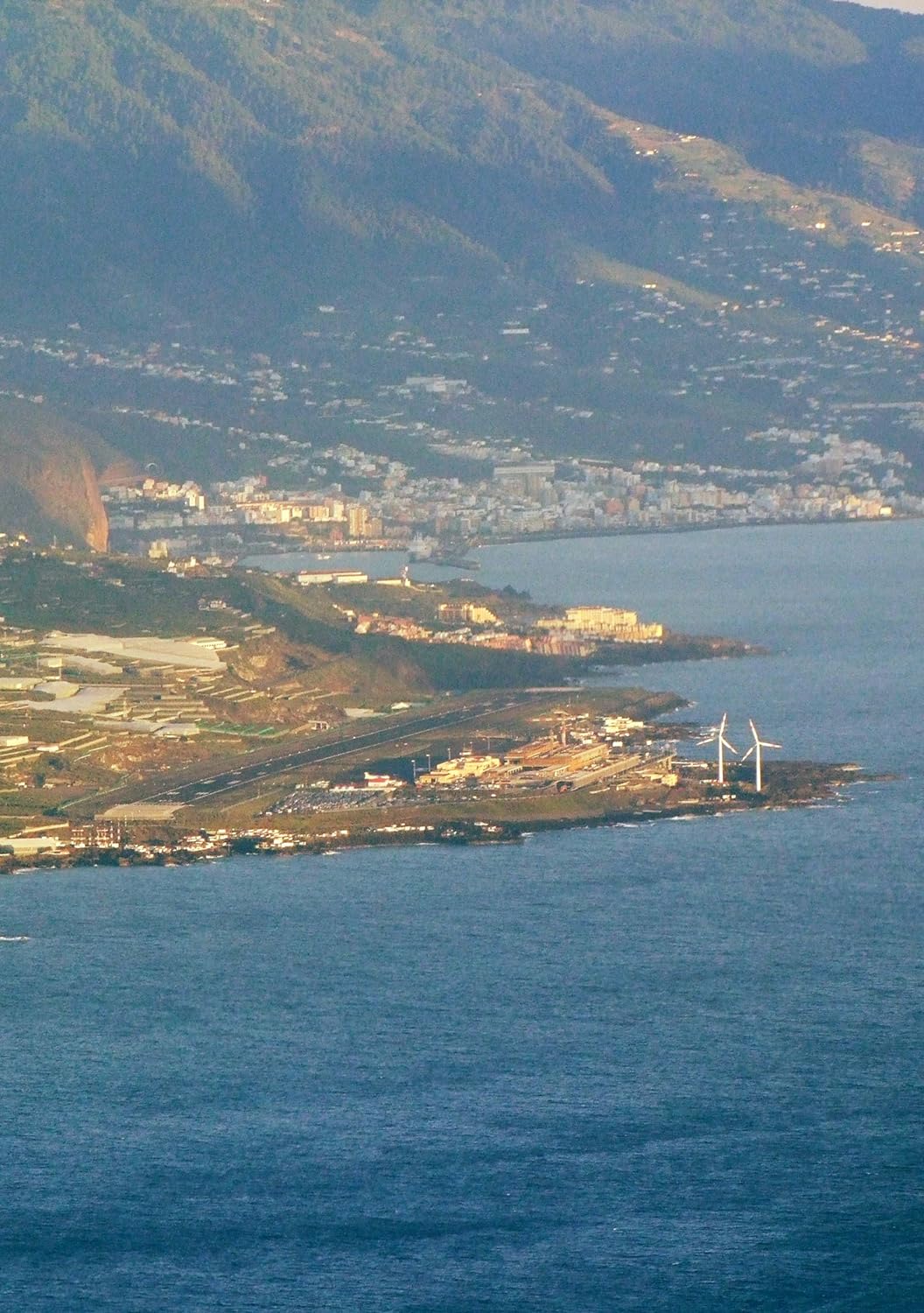 PilotsEYE.tv | LA PALMA | Cockpitmitflug A320 | CONDOR Berlin | "Airial Island" | Bonus: Helicopter