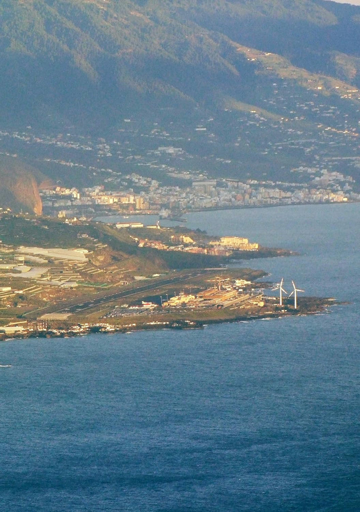 PilotsEYE.tv | LA PALMA | Cockpitmitflug A320 | CONDOR Berlin | "Airial Island" | Bonus: Helicopter