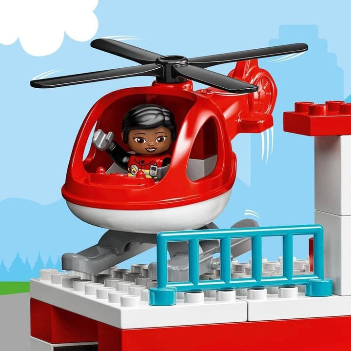 LEGO 10970 DUPLO Feuerwehrwache mit Hubschrauber, Feuerwehr-Spielzeug aus Bausteinen für Kleinkinder