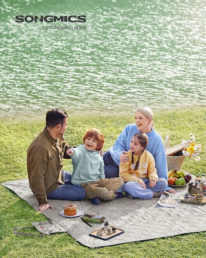 SONGMICS Picknickdecke, 200 x 200 cm, mit 4 Erdankern, gross, Campingdecke, für Park, Garten, Strand