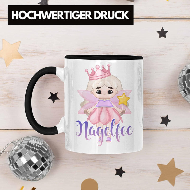 Trendation - Nagel-Fee Tasse Geschenk Nagelstudio Mitarbeiterin Gel-Nägel Spruch Süsse Grafik (Schwa