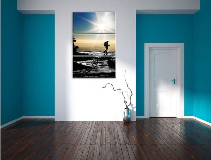Pixxprint Ski Langläufer auf Berg schwarz/weiss 3-Teiler Leinwandbild 120x80 Bild auf Leinwand