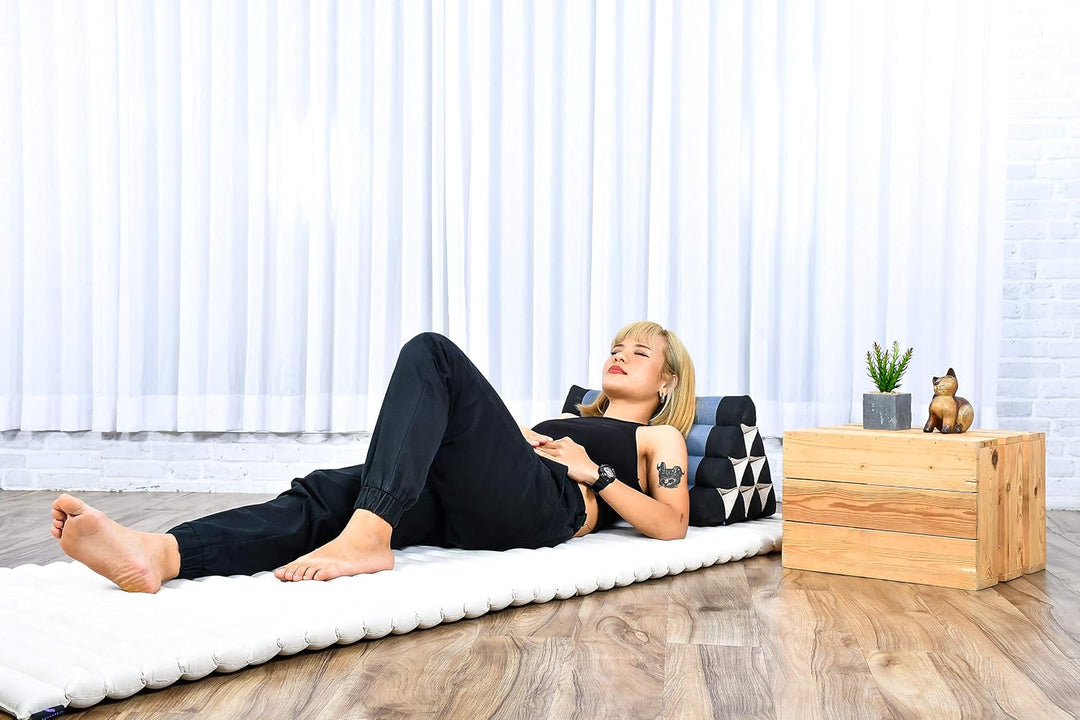 Leewadee Thai Dreieckskissen 50 x 33 x 33 cm - Feste Kapok Rückenstütze für Lesen, Bett, Sofa &amp; Bode