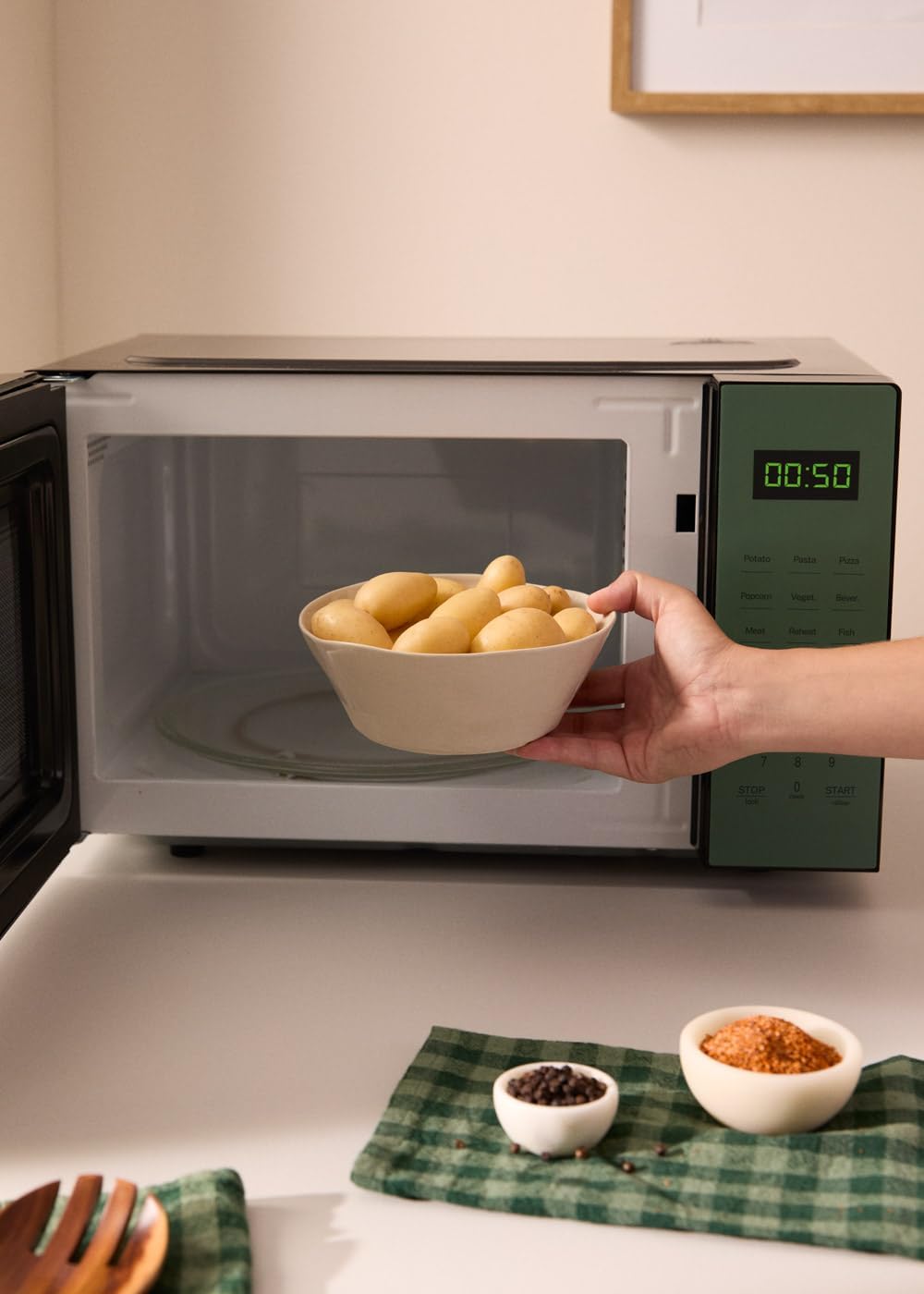 CREATE/MICROWAVE STUDIO/Mikrowelle mit Grillfunktion und Backofen Salbeigrün/Fassungsvermögen 23L, D
