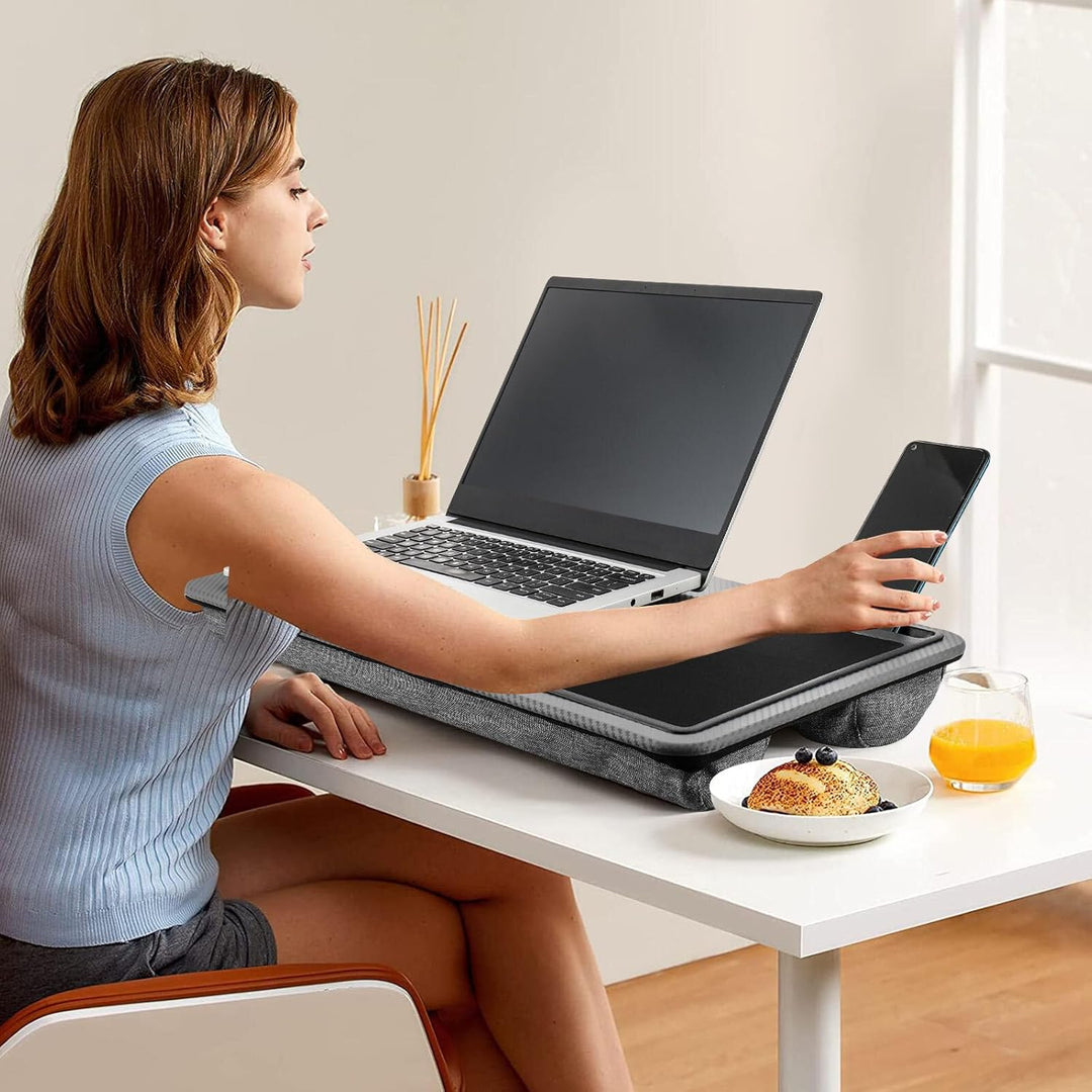 Trintion Laptop Ablage 57,5 x 30,5 x 6 cm – Grosse Laptop-Ablage mit Kissen und integriertem Mausp