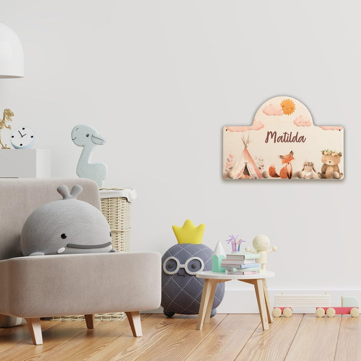 GRAVURZEILE Personalisierte Kindergarderobe - Camping - Personalisiert mit Name - Garderobe aus Holz