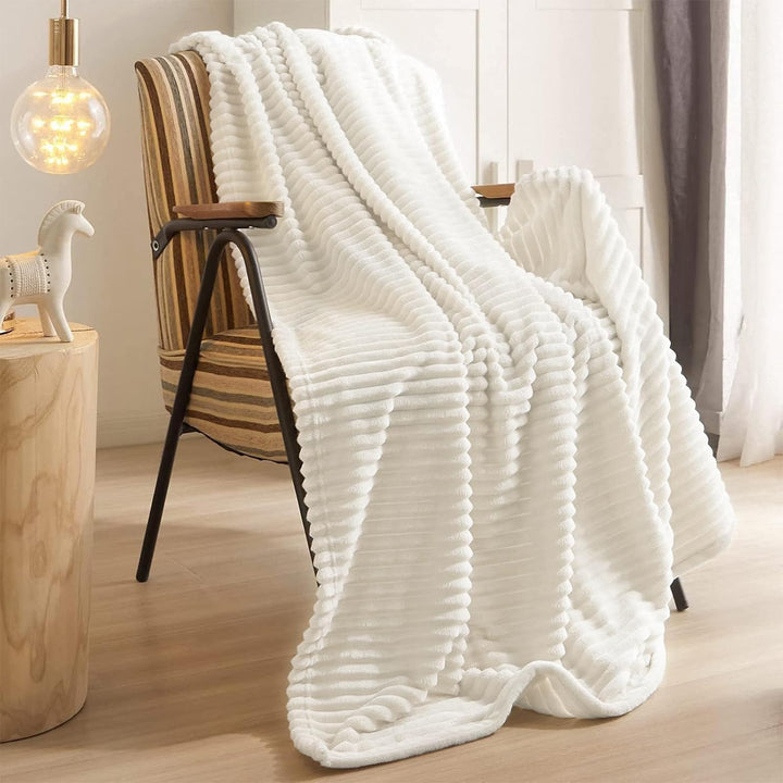 Kuscheldecke Wohndecke, 100x150 cm Weiss Fleecedecke für Couch weich und warm, Kinderdecke Mikrofase