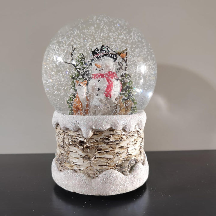 Heaven Sends Weihnachts-Schneekugel mit Schneemann umgeben von Waldtieren