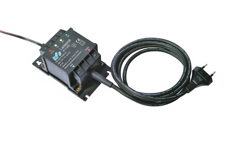 fritec Ladeprofi Kompakt für 12 V Kfz- und Motorrad-Batterien, mikroprozessorgesteuertes Lade- und L